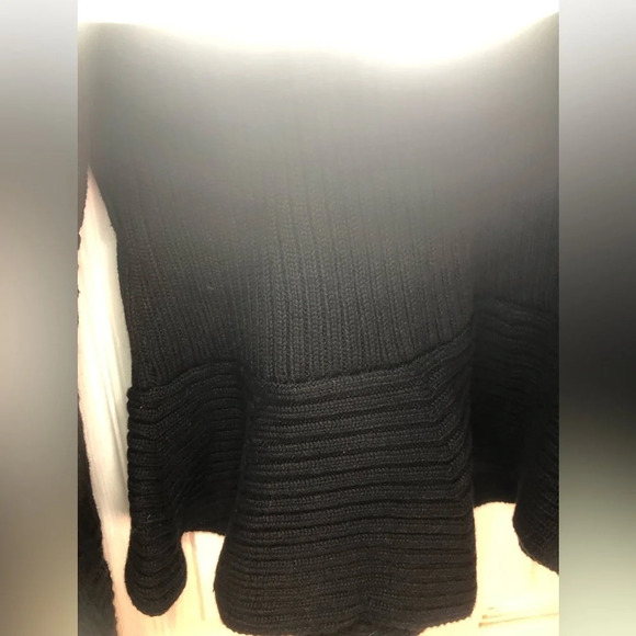 Venus all black sweater with flare bottom Size large Good used condition - Picture 3 of 10